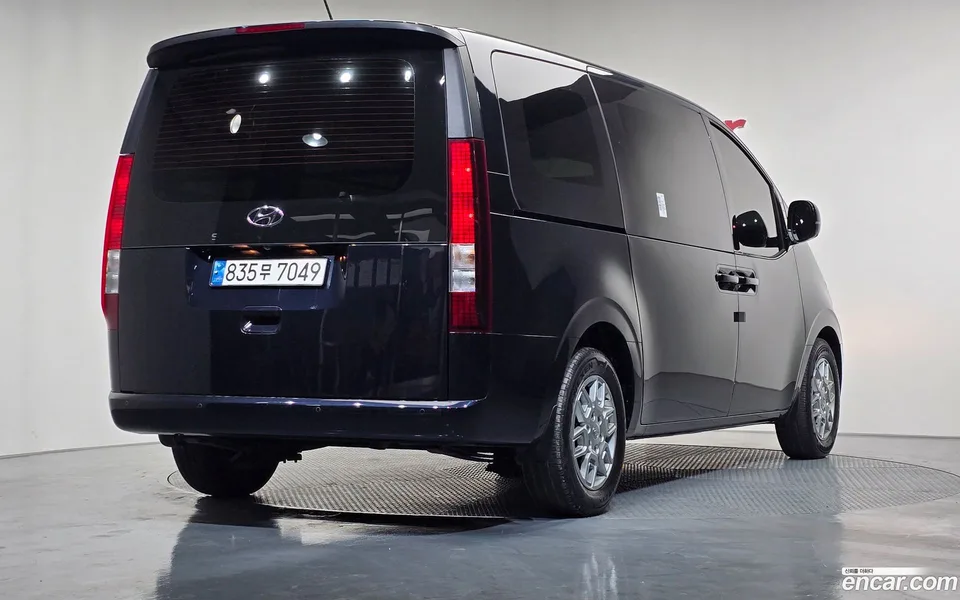 Hyundai Staria 3 2022 — миниатюра 2
