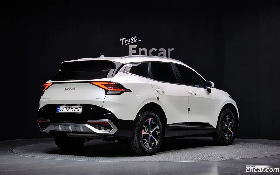Kia Sportage Hybrid 2WD 2023 — миниатюра 2