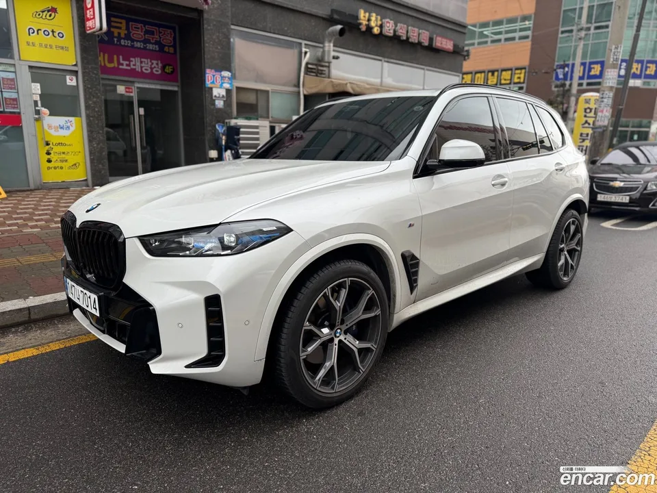 BMW X5 xDrive 40i M 2023 — миниатюра 2