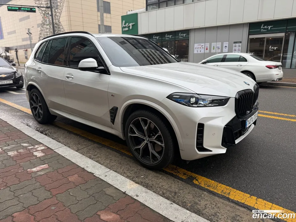 BMW X5 xDrive 40i M 2023 — миниатюра 3