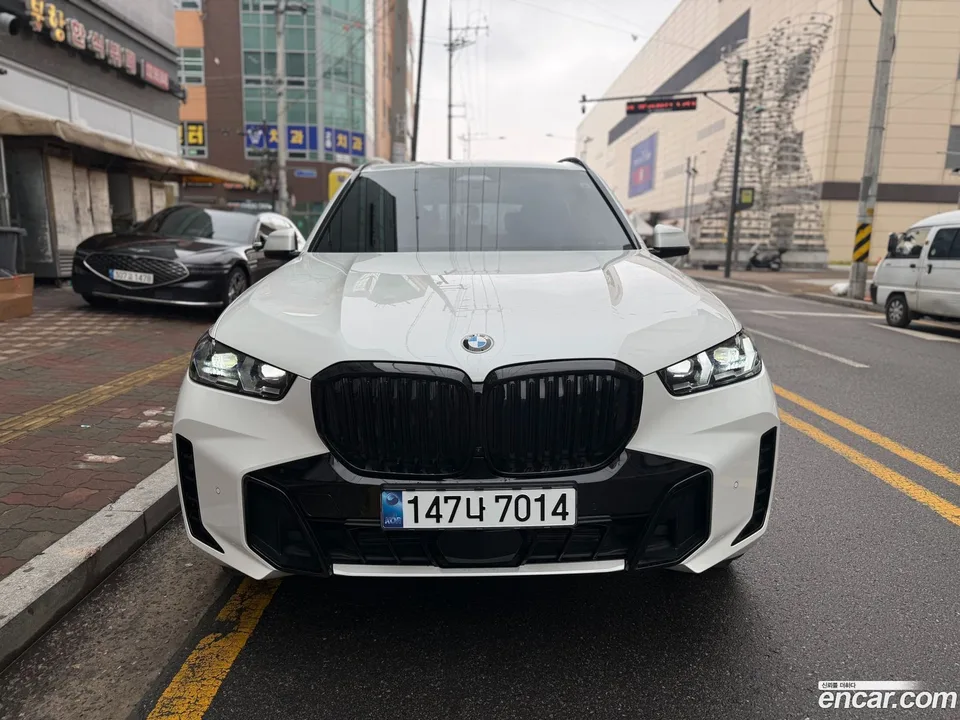 BMW X5 (G05) xDrive 40i M 2023 — фото 1, купить с доставкой в Москву