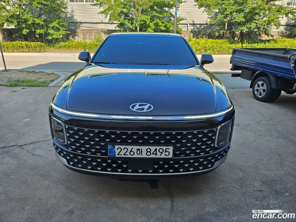 Hyundai Grandeur (GN7) 2.5 2WD 2025 — фото 1, купить с доставкой в Москву