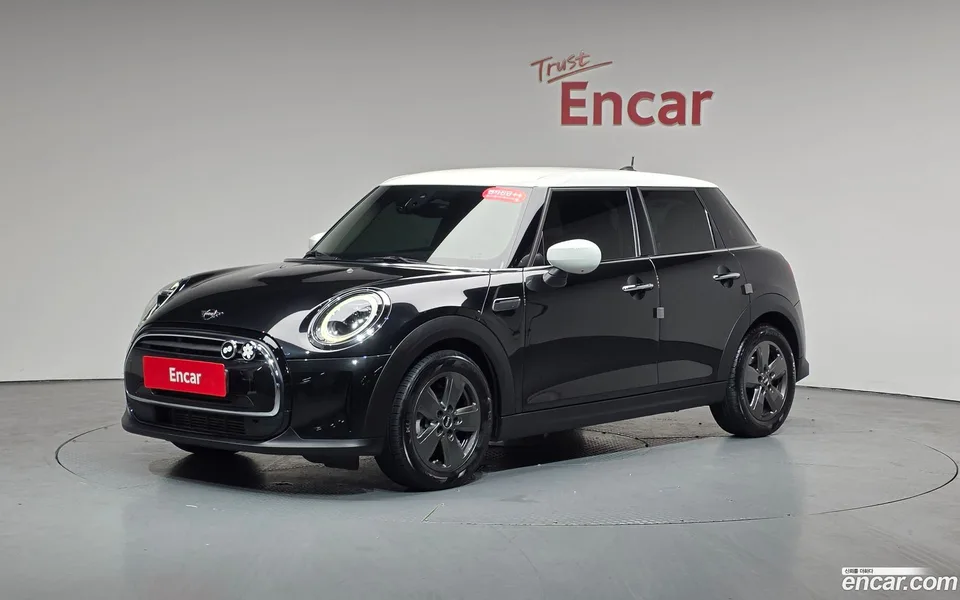 MINI Cooper 5 2023 — фото 1, купить с доставкой в Москву