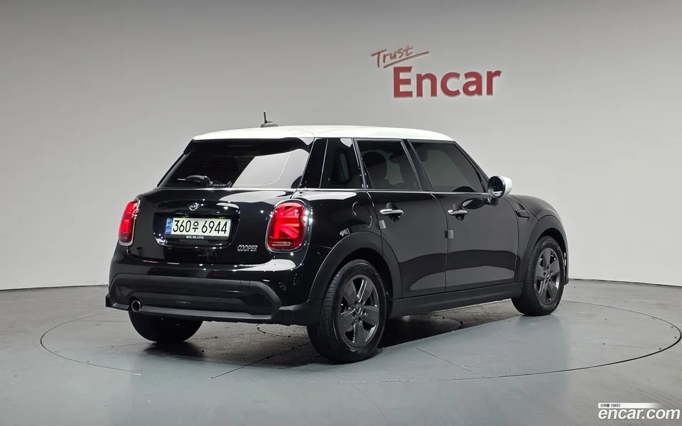 MINI Cooper 5 2023 — миниатюра 2