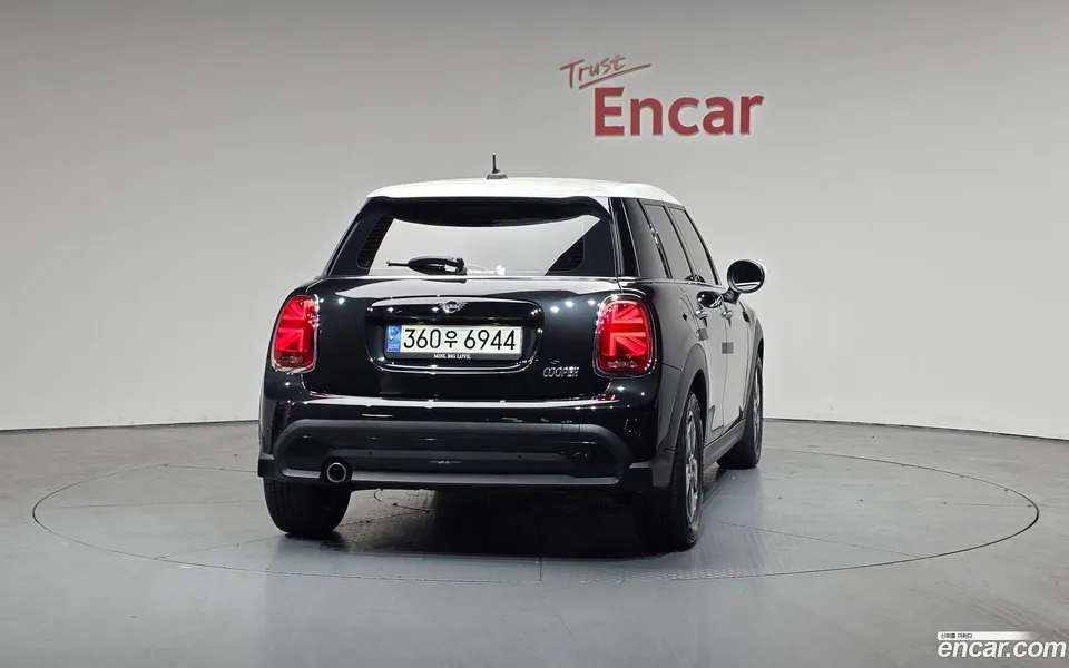 MINI Cooper 5 2023 — миниатюра 4