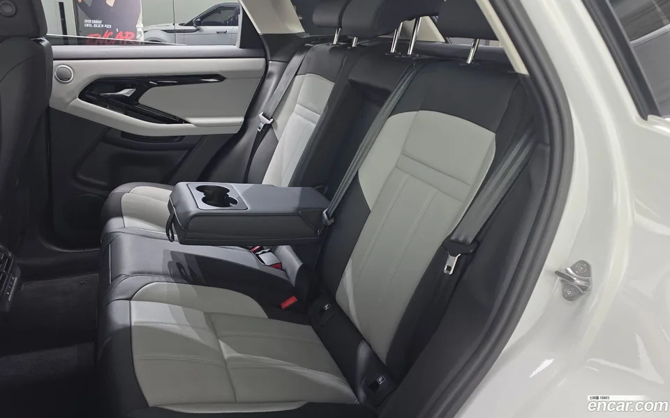 Land Rover Range Rover Evoque P250 SE 2025 — миниатюра 5
