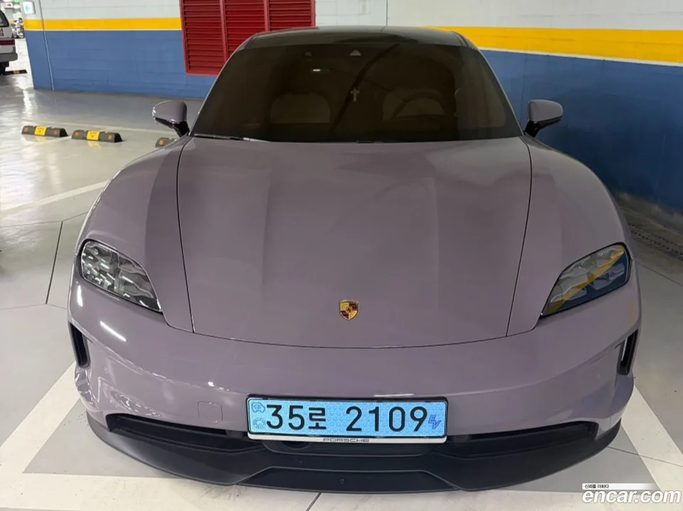 Porsche Taycan 2025 — миниатюра 2