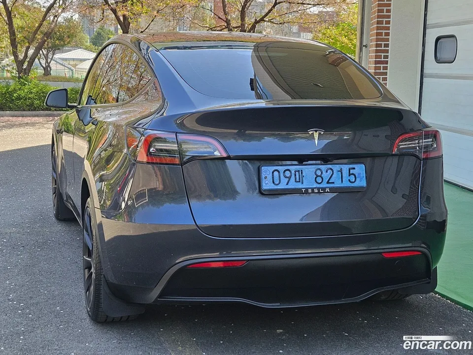 Tesla Model Y RWD 2025 — миниатюра 4