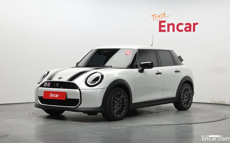 MINI Cooper C 5 2025 — фото 1, купить с доставкой в Москву
