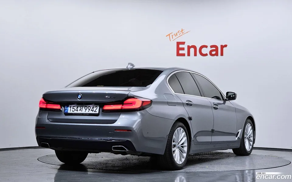 BMW 5 Series 520i 2022 — миниатюра 2