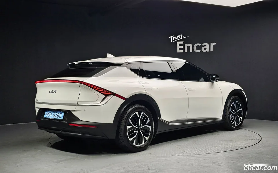 Kia EV6 2023 — миниатюра 2
