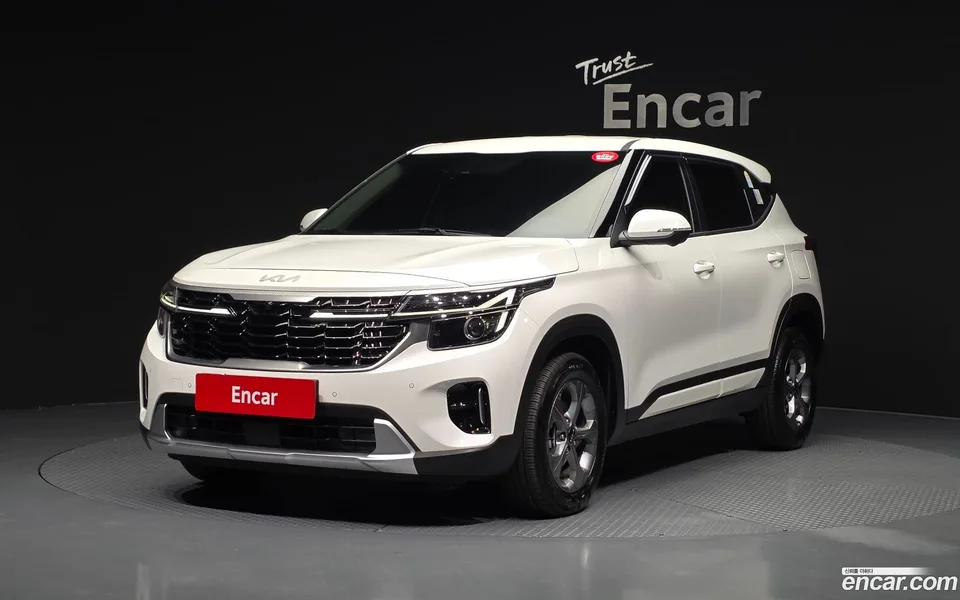 Kia Seltos 2.0 2WD 2023 — фото 1, купить с доставкой в Москву
