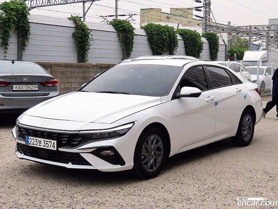 Hyundai Avante CN7 Hybrid 2025 — миниатюра 2