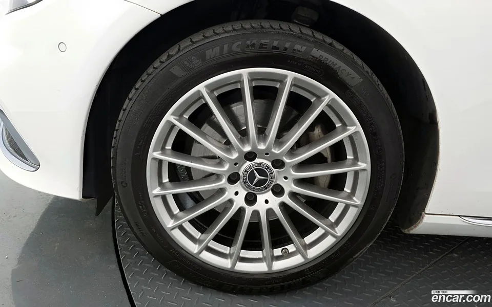 Mercedes-Benz E-Class E250 2022 — миниатюра 5