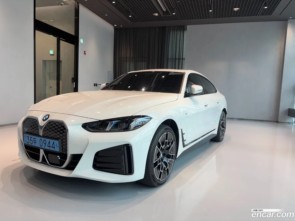 BMW i4 eDrive40 M 2026 — миниатюра 2