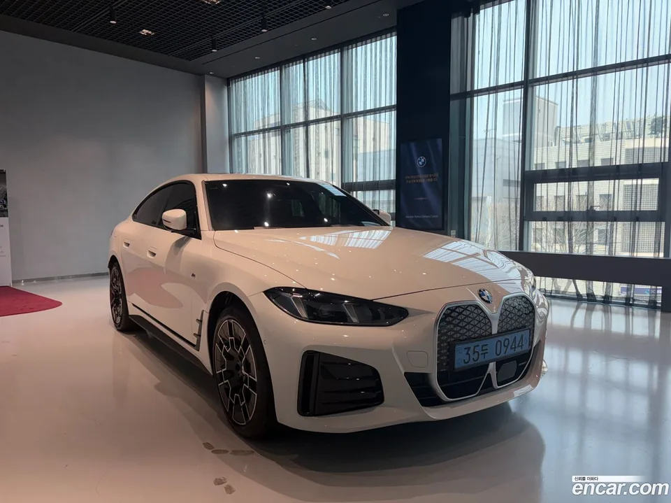 BMW i4 eDrive40 M 2026 — миниатюра 3