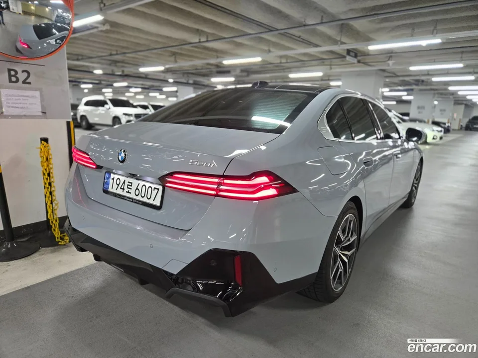 BMW 5 Series 520i M 2024 — миниатюра 2