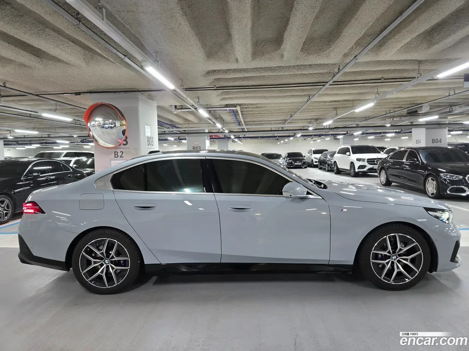 BMW 5 Series 520i M 2024 — миниатюра 4
