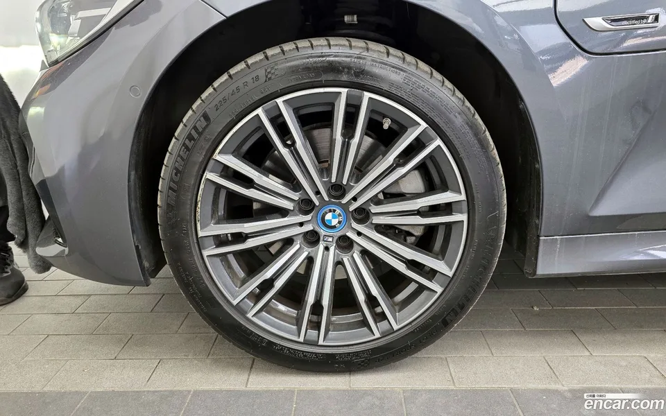 BMW 3 Series 320e M 2022 — миниатюра 5