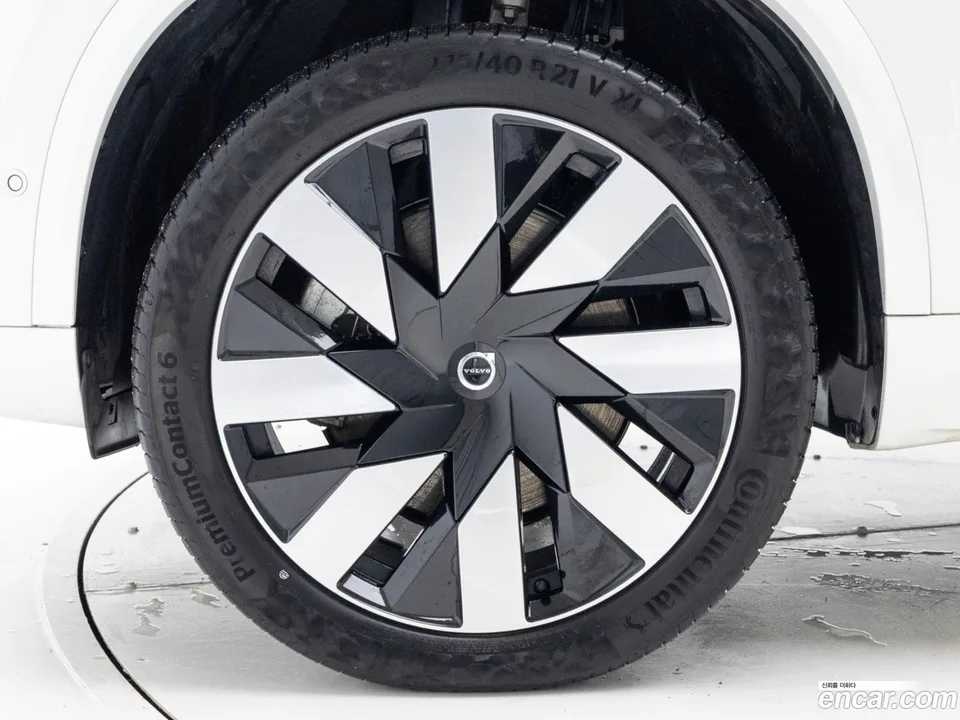 Volvo XC90 T8 2024 — миниатюра 5