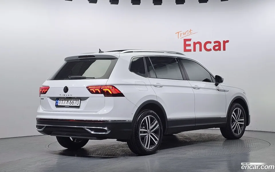 Volkswagen Tiguan Allspace 2.0 TSI 2022 — миниатюра 2