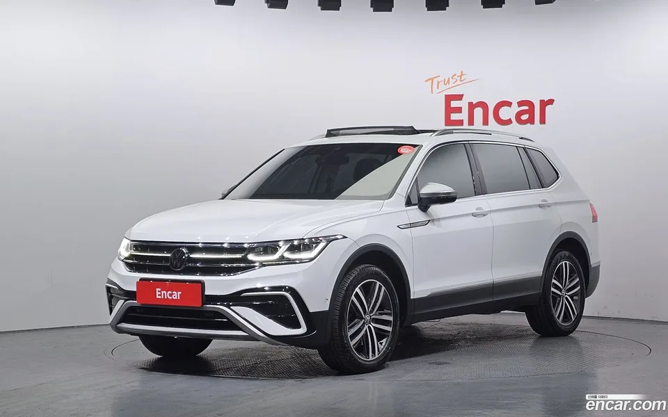 Volkswagen Tiguan Allspace 2.0 TSI 2022 — фото 1, купить с доставкой в Москву