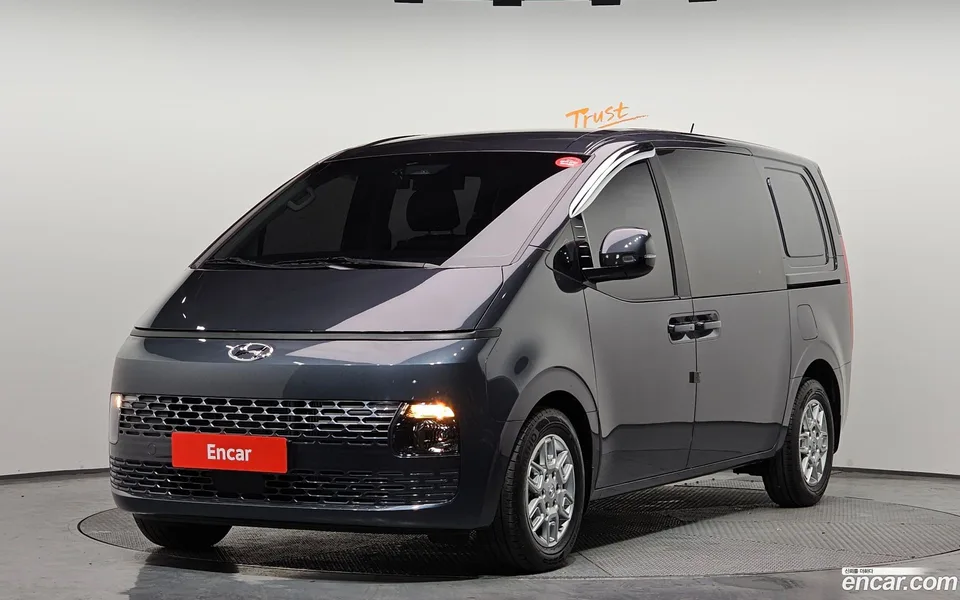 Hyundai Staria 5 2022 — фото 1, купить с доставкой в Москву