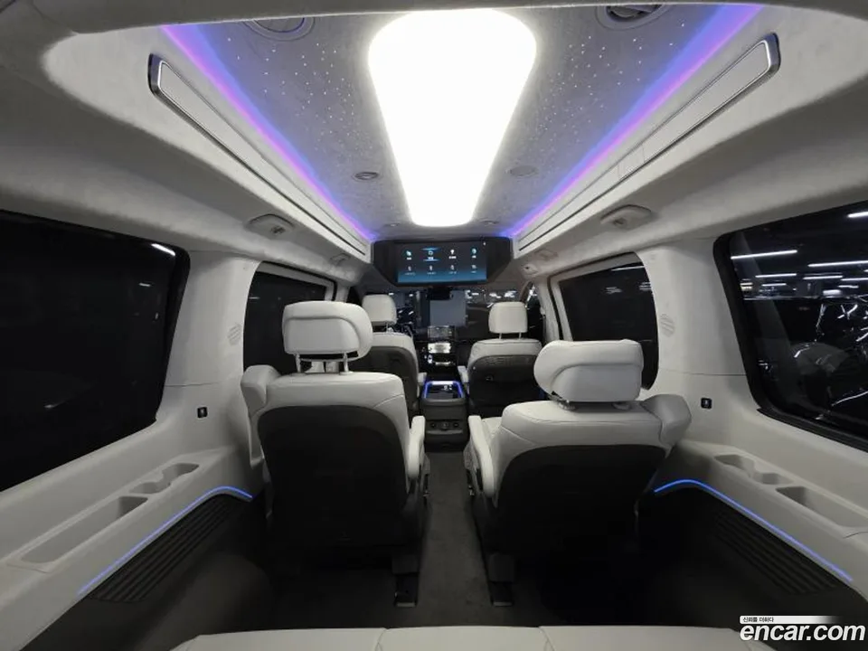 Hyundai Staria 4WD 7 2023 — миниатюра 5