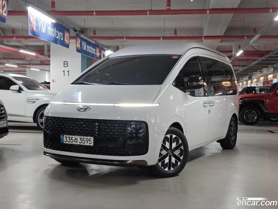 Hyundai Staria 4WD 7 2023 — фото 1, купить с доставкой в Москву