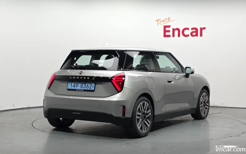 MINI Cooper Electric SE 2024 — миниатюра 2