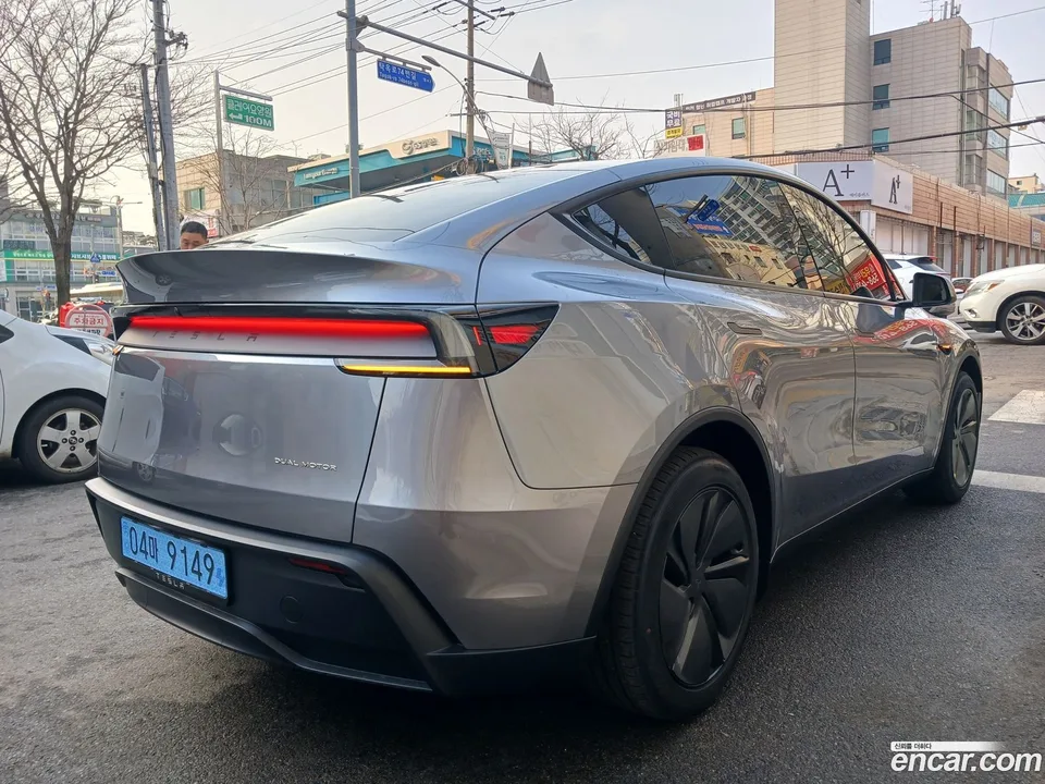 Tesla Model Y AWD 2026 — миниатюра 5