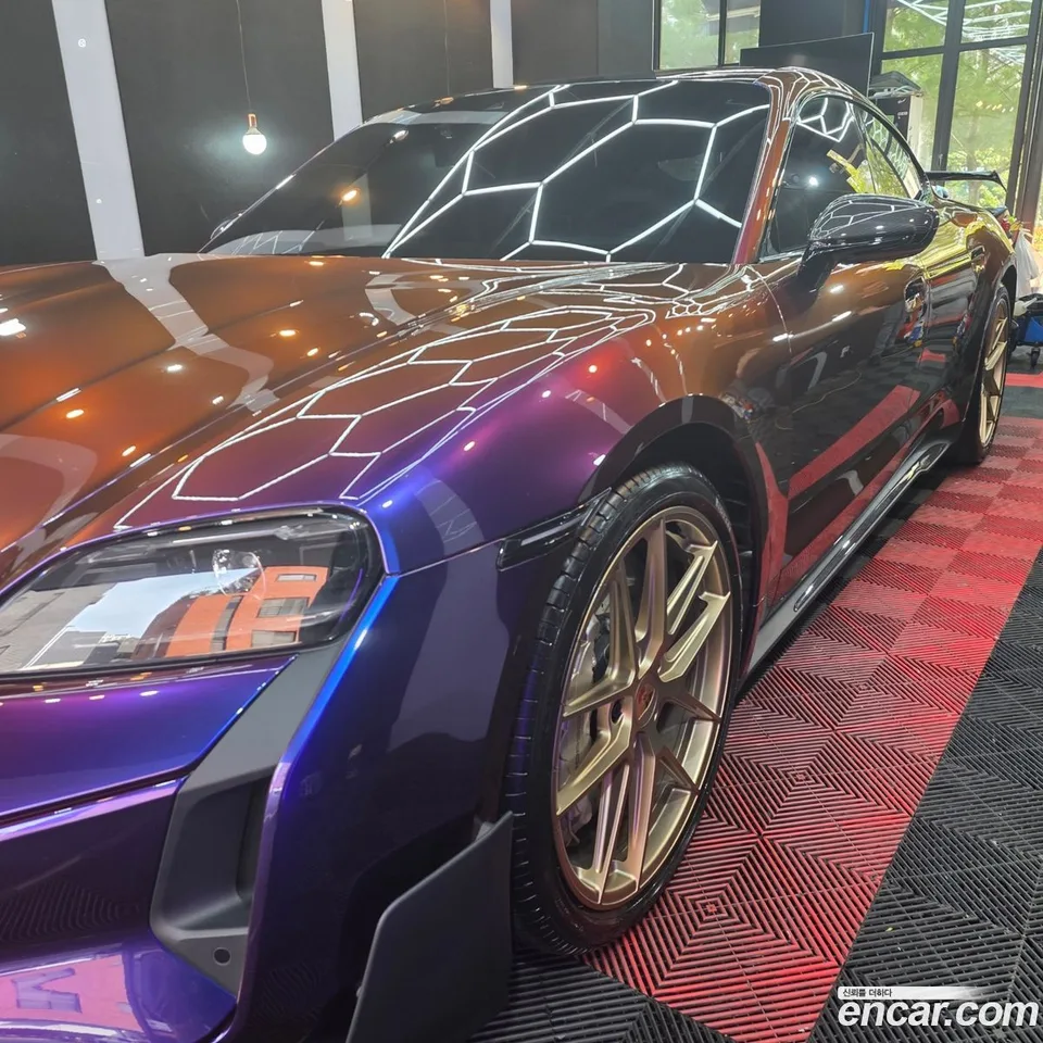 Porsche Taycan GT 2026 — миниатюра 2