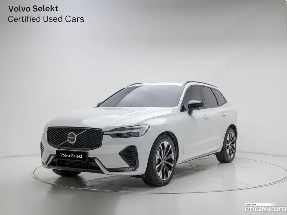 Volvo XC60 B5 2025 — фото 1, купить с доставкой в Москву