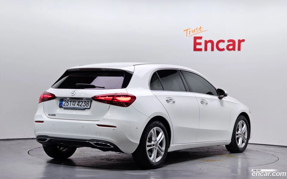 Mercedes-Benz A-Class A220 2025 — миниатюра 2