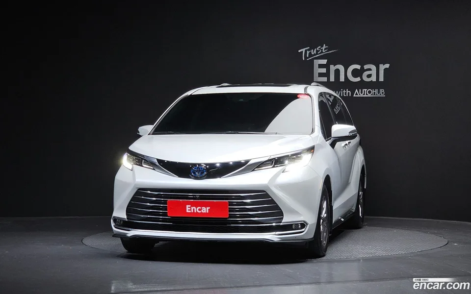 Toyota Sienna 2.5 AWD 2023 — миниатюра 3