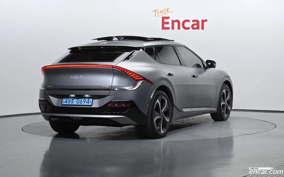 Kia EV6 4WD 2023 — миниатюра 2