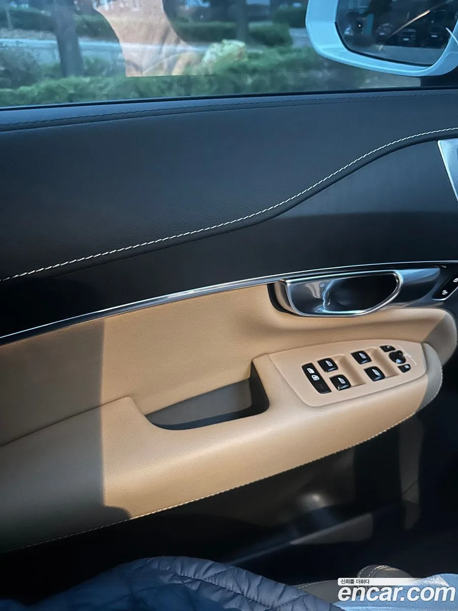 Volvo XC90 T8 2022 — миниатюра 3