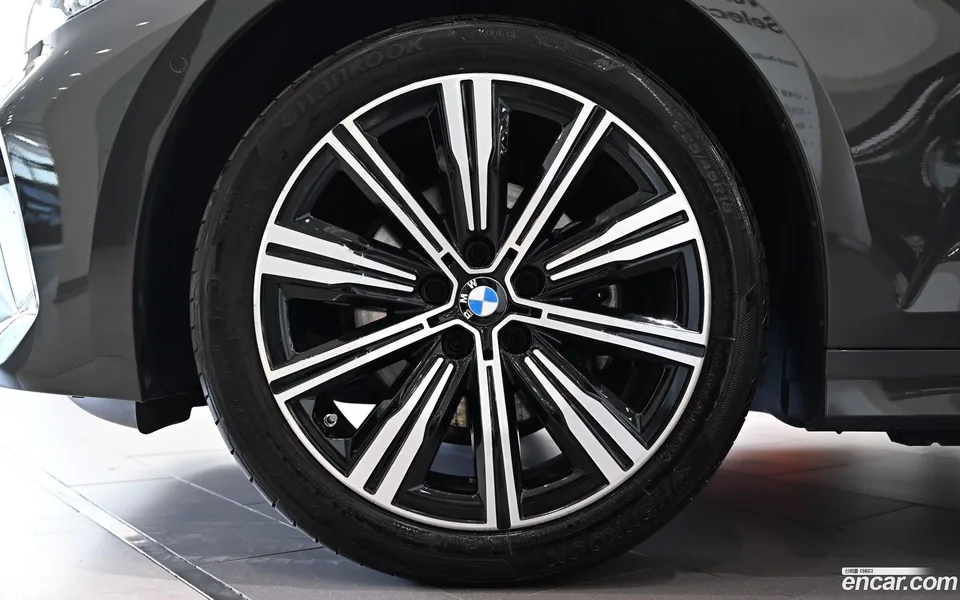 BMW 3 Series 320i 2025 — миниатюра 5