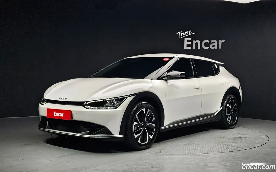 Kia EV6 2023 — фото 1, купить с доставкой в Москву