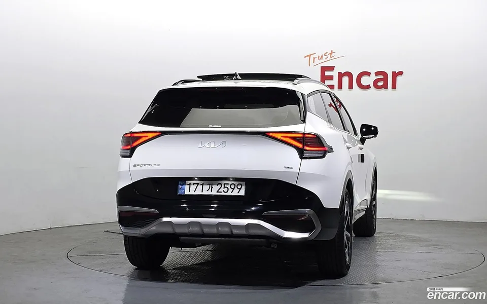 Kia Sportage Hybrid 2WD 2023 — миниатюра 4