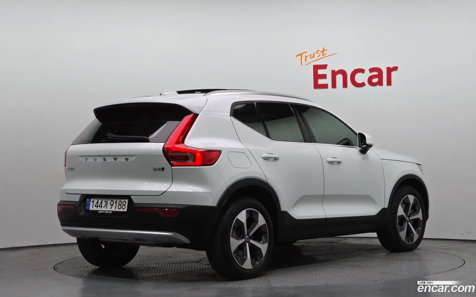 Volvo XC40 B4 2022 — миниатюра 2