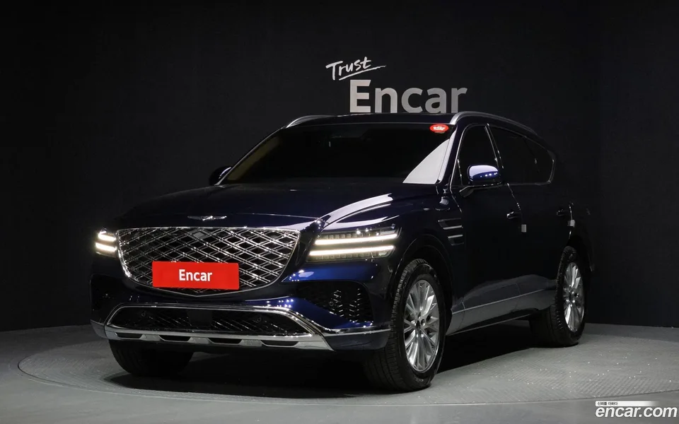 Genesis GV80 2.5T 2WD 2023 — фото 1, купить с доставкой в Москву