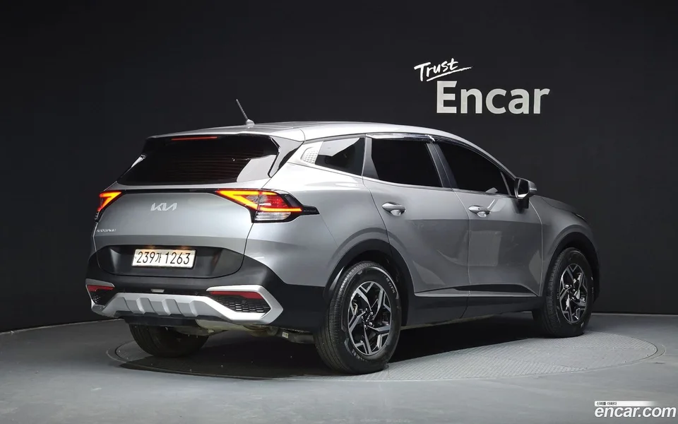 Kia Sportage 2.0 2WD 2023 — миниатюра 2