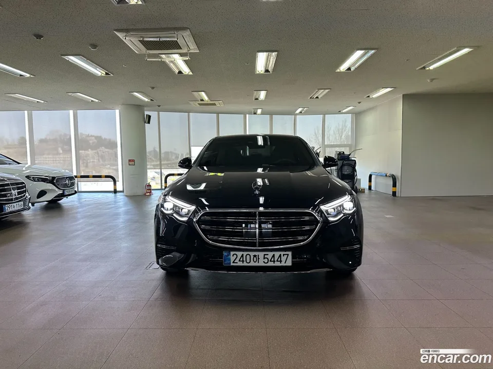 Mercedes-Benz E-Class E300 4MATIC 2026 — миниатюра 2