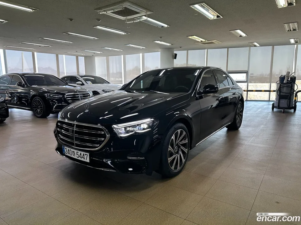 Mercedes-Benz E-Class E300 4MATIC 2026 — миниатюра 3