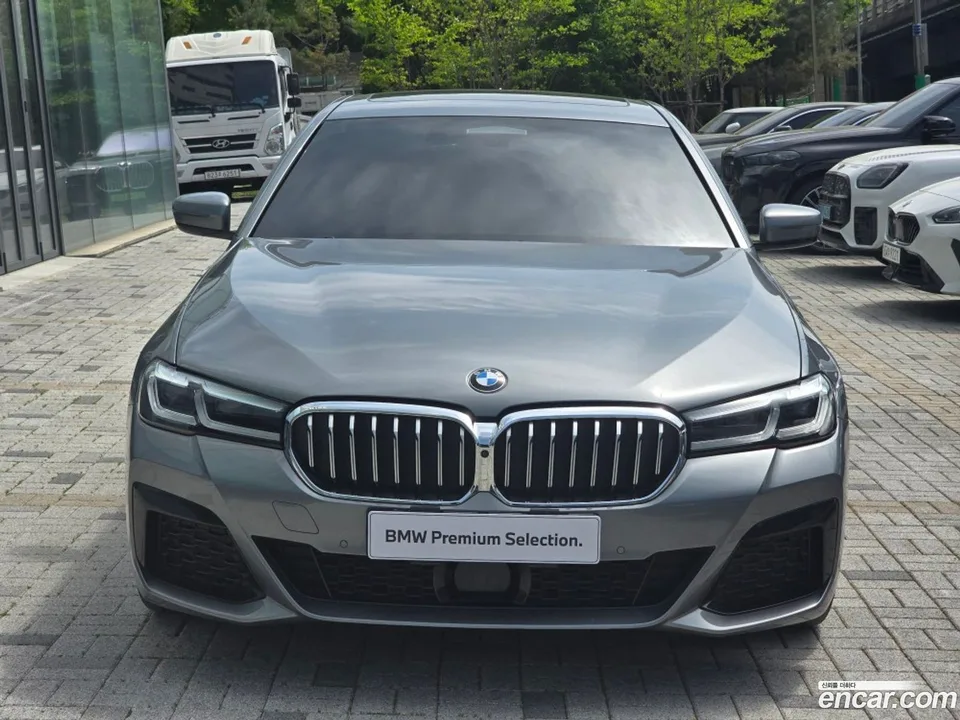 BMW 5 Series 520i M 2023 — миниатюра 2
