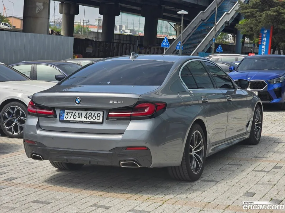 BMW 5 Series 520i M 2023 — миниатюра 3
