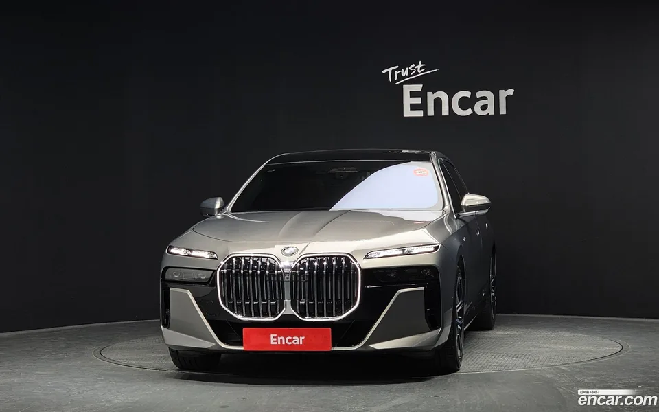 BMW 7 Series 740i xDrive M 2024 — миниатюра 3