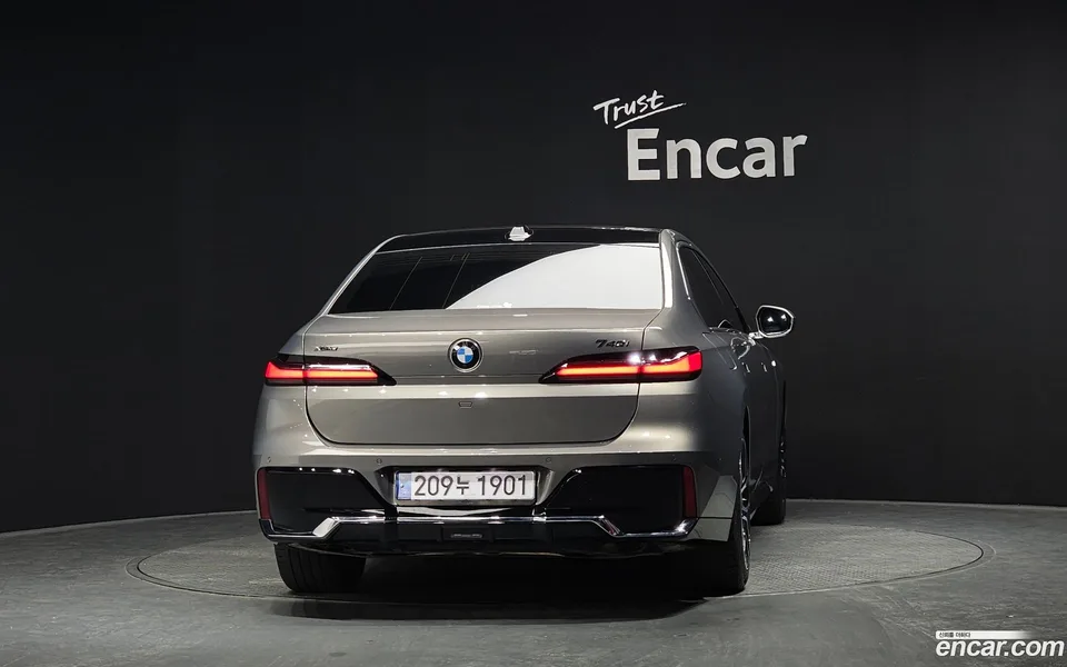 BMW 7 Series 740i xDrive M 2024 — миниатюра 4