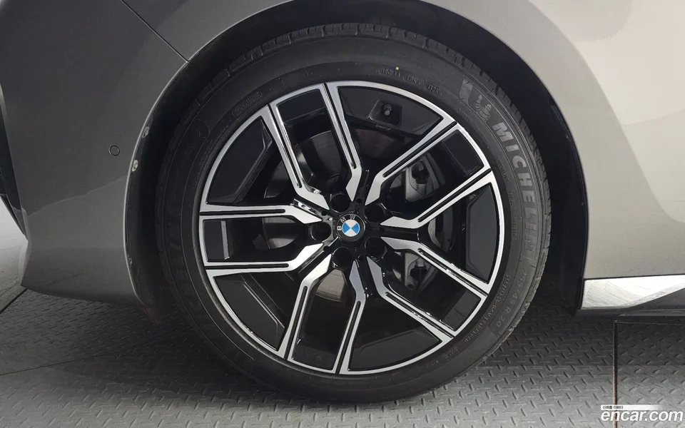 BMW 7 Series 740i xDrive M 2024 — миниатюра 5